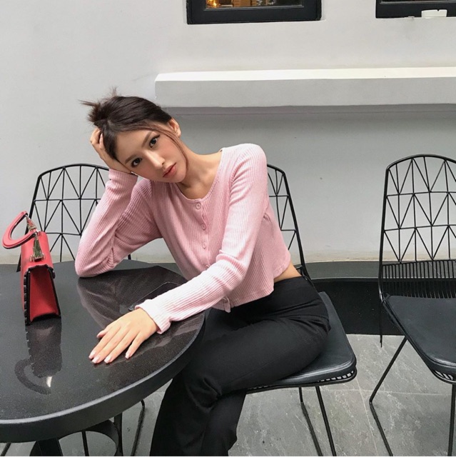 ÁO CROPTOP TAY DÀI CỔ TRÒN NÚT CÀI MÀU HỒNG FUNKY