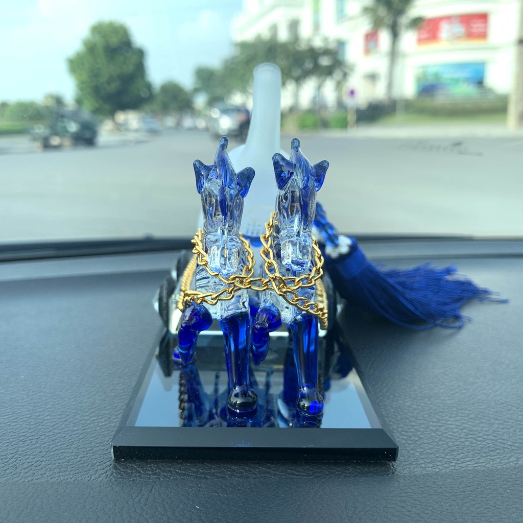 Tượng mã kéo hồ lô thủy tinh pha lê trang trí taplo xe hơi có kèm nước hoa