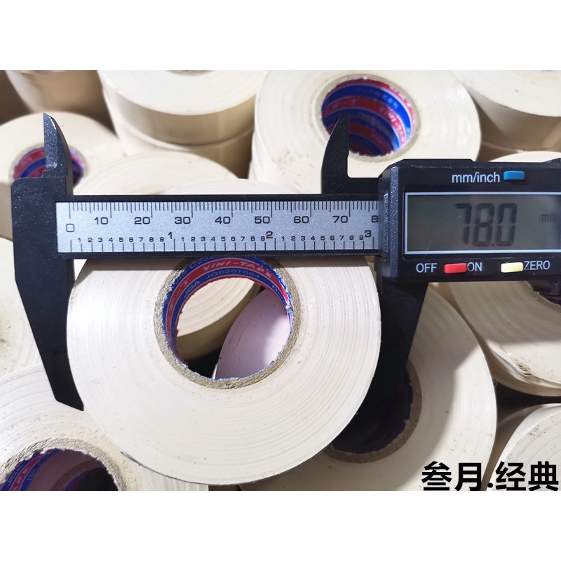 Phích cắm nối vuông góc  + phích điện gật gù DAISO xuất nhật