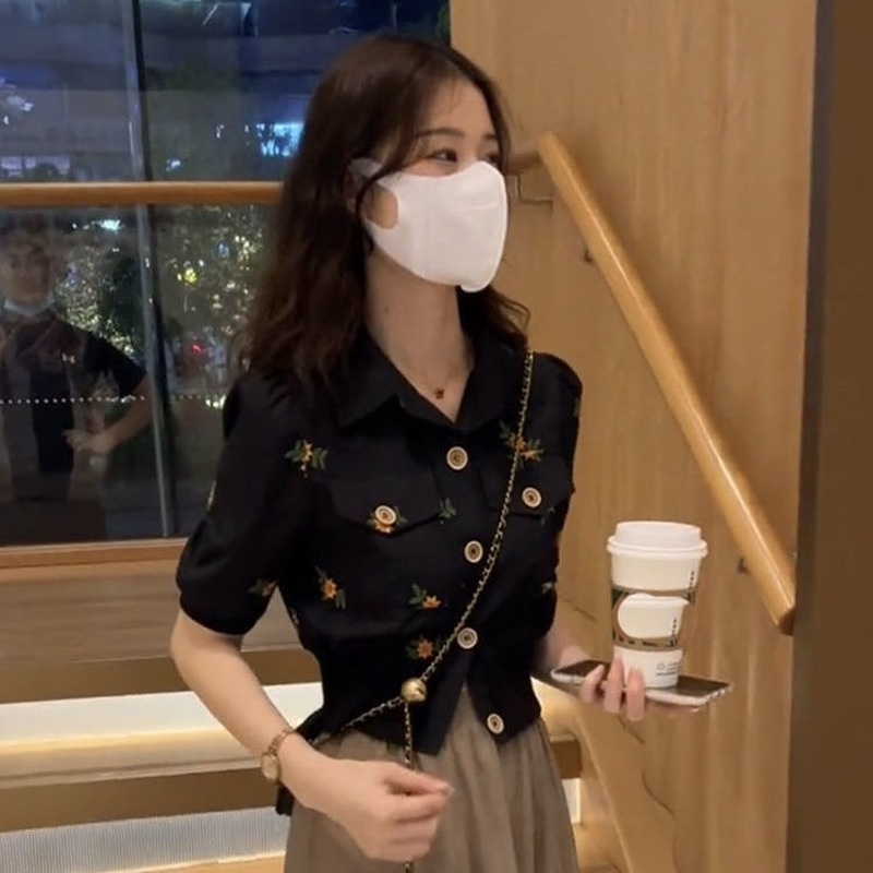 Áo Sơ Mi Tay Ngắn Phồng Dáng Ôm Phối Hàng Nút In Họa Tiết Hoa Thời Trang Mùa Hè Mới Cho Nữ