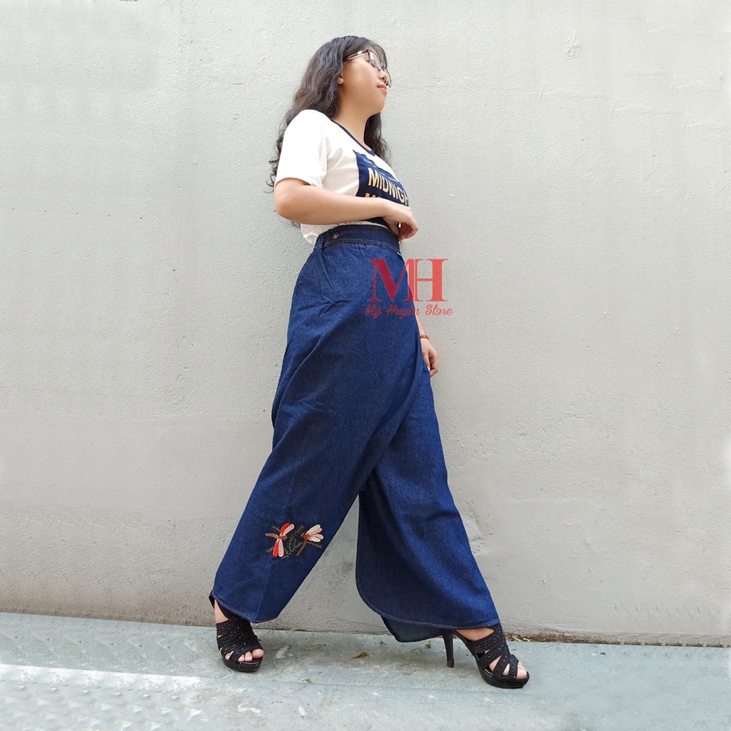 Váy Chống Nắng Dạng Quần Jean Chất Liệu Cotton Dày Dặn Và Mềm Mại Thêu Họa Tiết Có Nút Bấm Chân Tiện Lợi Mỹ Huyền Store | BigBuy360 - bigbuy360.vn