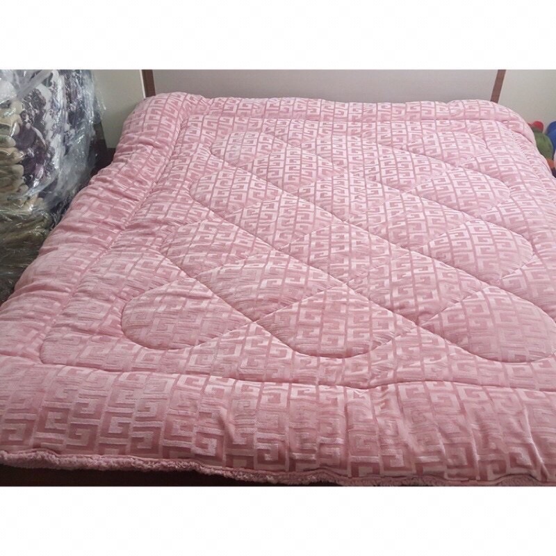 Chăn lông cừu chữ vạn 3 lớp dày siêu ấm loại 3.5kg hoàng loại 1