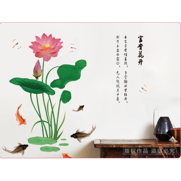 Decal trang trí Hoa Sen nở thân dài và đàn cá chữ tàu