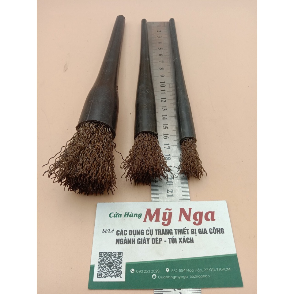 Cọ cước sắt cây tròn cán nhựa đen