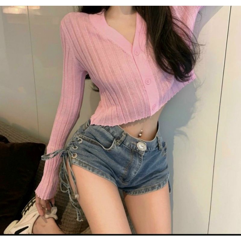 Áo croptop tay dài cổ V cao cấp phối nút xinh xắn
