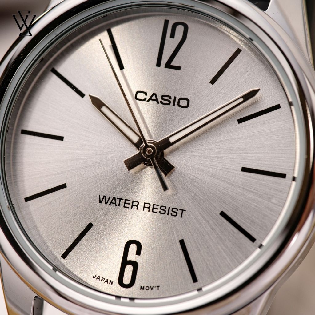 Đồng Hồ Quartz Nữ Casio WATCHSTORE LTP-V005L-7BUDF Thiết Kế Mặt Kính Khoáng 28mm, Dây Da Đen Và Vỏ Thép Không Gỉ