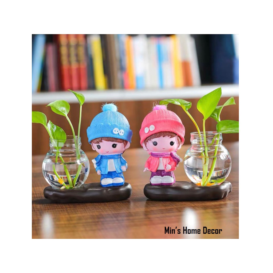 Bình thuỷ tinh trồng cây thuỷ sinh mini, Chậu trồng cây hình chàng trai cô gái dễ thương để bàn học bàn làm việc