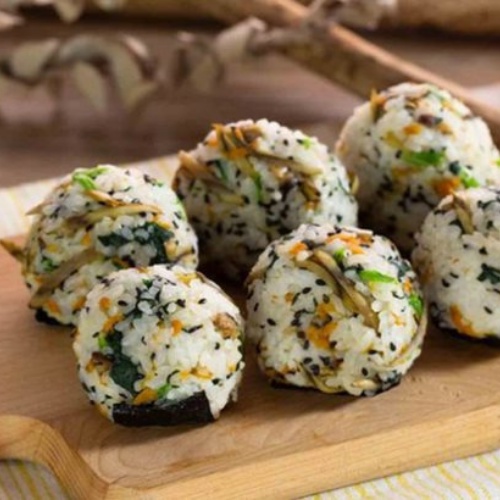 Rong Biển Ăn Liền Khô Em Bé Cười Vị Tôm Và Cá Cơm Trộn Cơm Rắc Cơm 50g