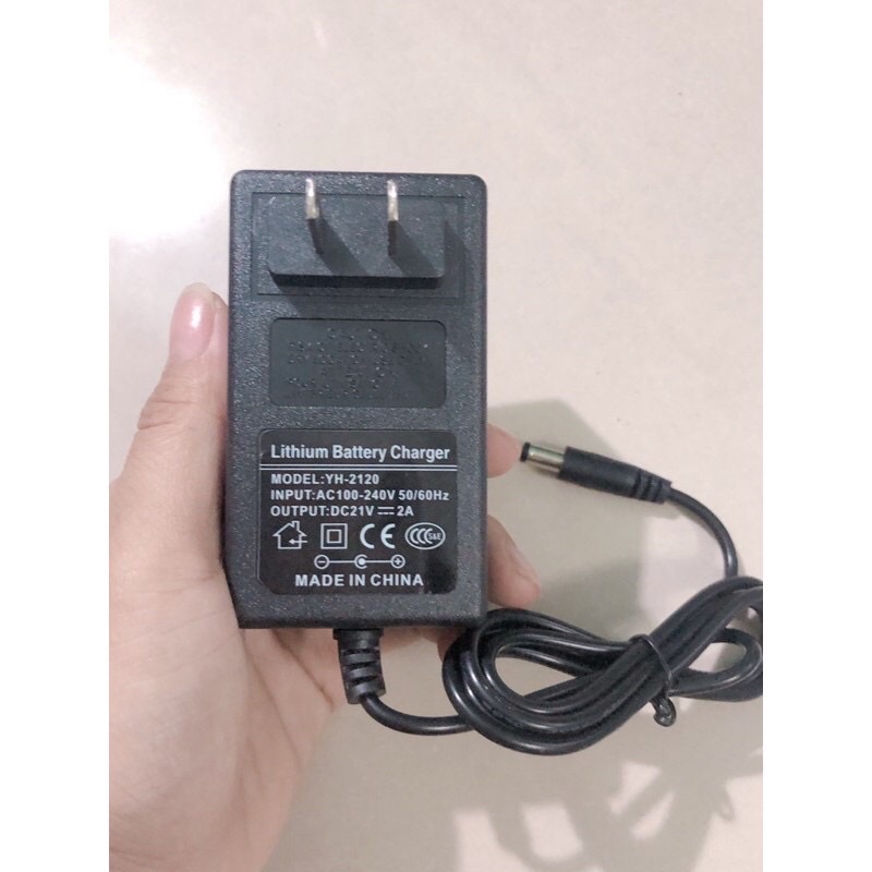 Sạc pin ac quy lithium 5S 21V - 2A, sạc máy khoan, khối pin lithium 21v , có đèn báo đầy jack sạc 5.5x2.1mm