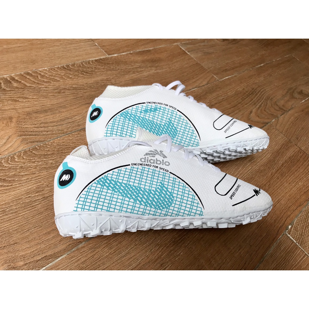 Giày đá bóng Diablo Beast