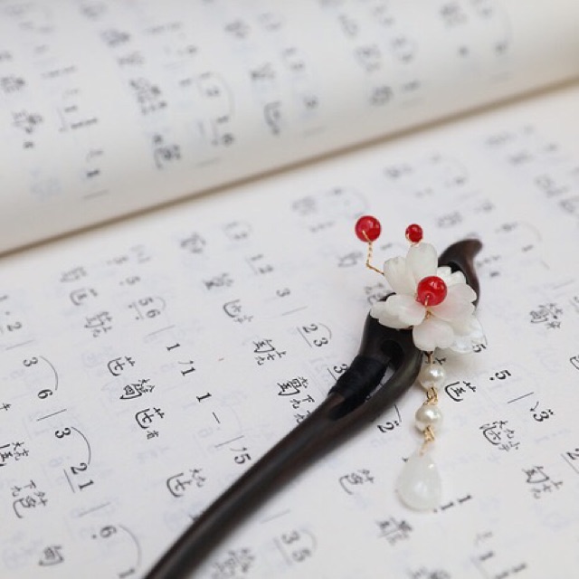 Trâm cổ trang cao cấp đính hoa nhuỵ đỏ