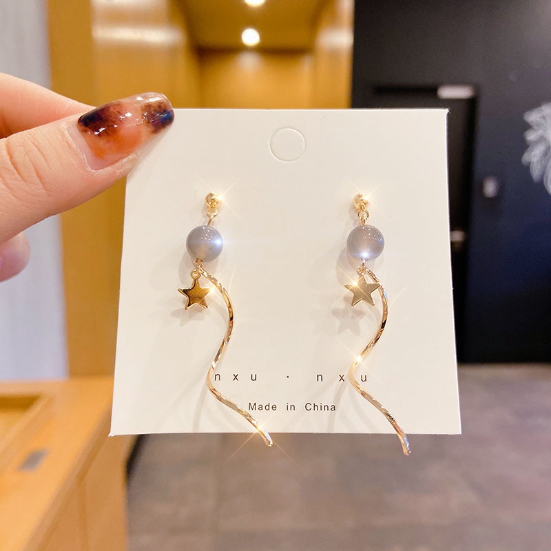 Khuyên Tai Dáng Ôm Đính Ngọc Trai Phong Cách Thời Trang Hàn Quốc Mới