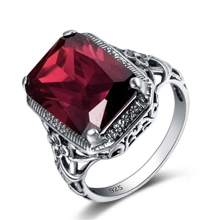 Nhẫn đính hôn mặt hoa đá ruby