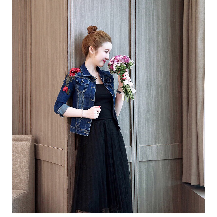 Áo khoác jean thêu hoa hồng