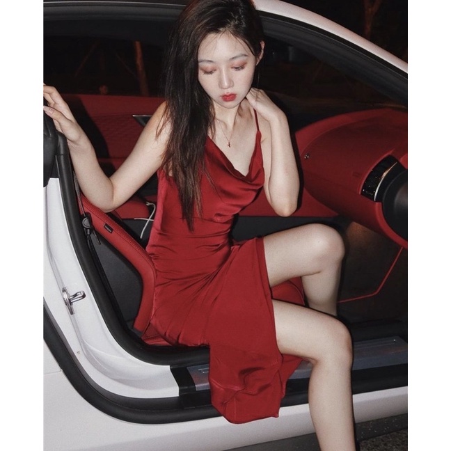 Đầm Đỏ Lụa Hai Dây Xẻ Đùi Sang Trọng Sexy Đi Tiệc Dạ Hội Hot Trend 2022