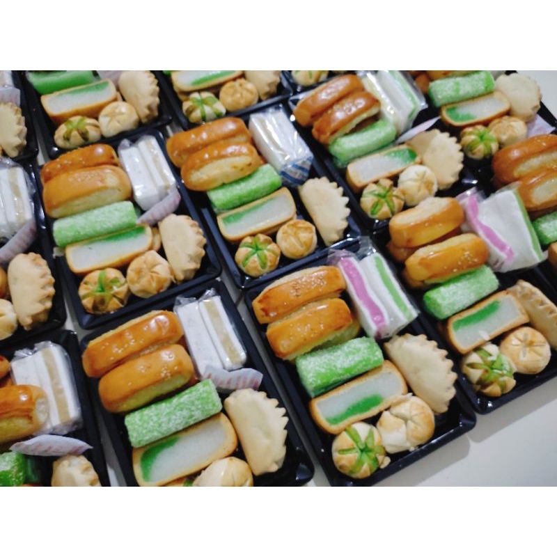 Bánh xà lam nhân dừa thập cẩm hộp 13cai