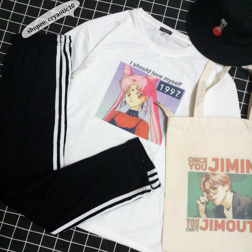 [COMBO TIẾT KIỆM] Set 1 áo tay lửng Sailor moon Love Yourself 1997 + 1 quần đen 3 sọc trắng unisex cryaotic10
