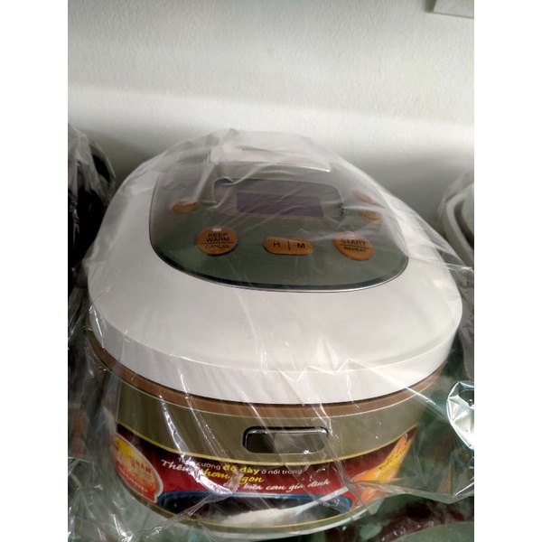nồi cơm điện tử sharp. 1,8l. hàng trưng bày.bao ok.bảo hành 1 năm