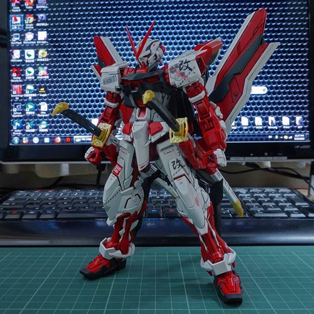 Mô Hình Lắp Ráp gundam MG 1/100 Astray Red Frame Kai JiJia + Dụng cụ lắp ráp