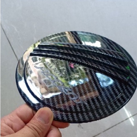 Ốp nắp bình xăng xe Hyundai Accent 2018 - 2021, 2022, 2023 nhựa vân cacbon cao cấp