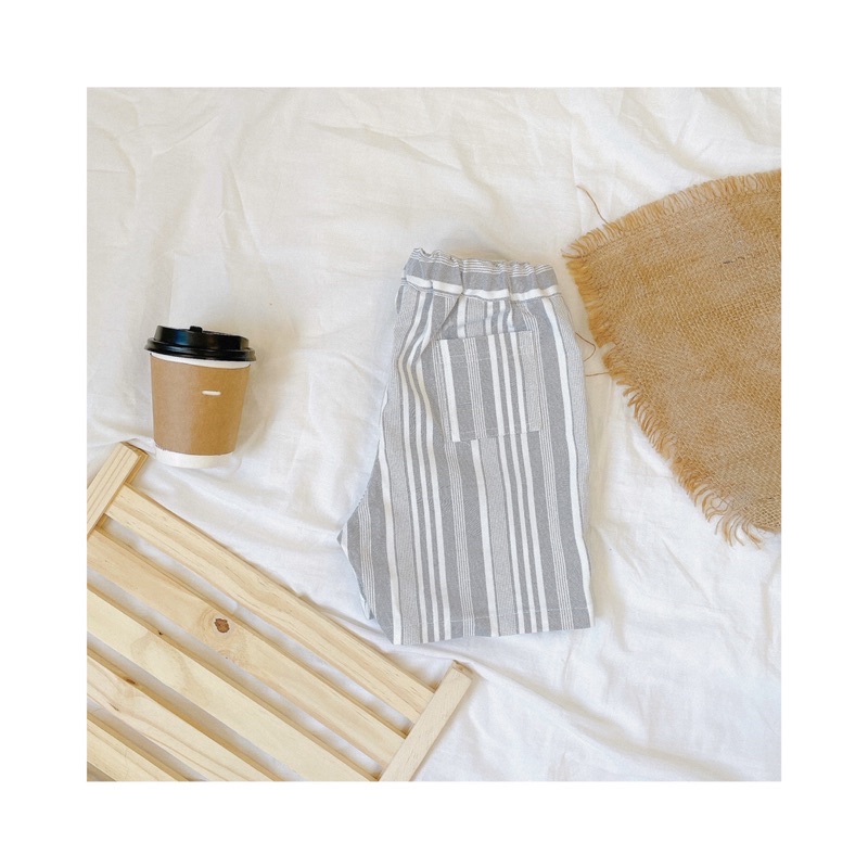 Quần short kẻ sọc co giãn bé trai