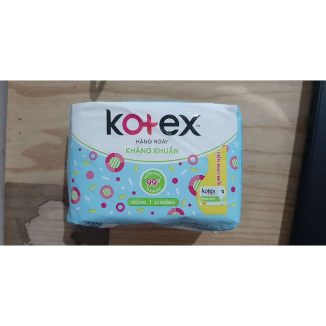 Băng vệ sinh Kotex hằng ngày hương tự nhiên (20 miếng)