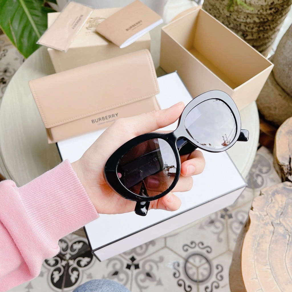 Burberry - Kính mát Burberry mắt xám đen, gọng logo BE4298 3001T3