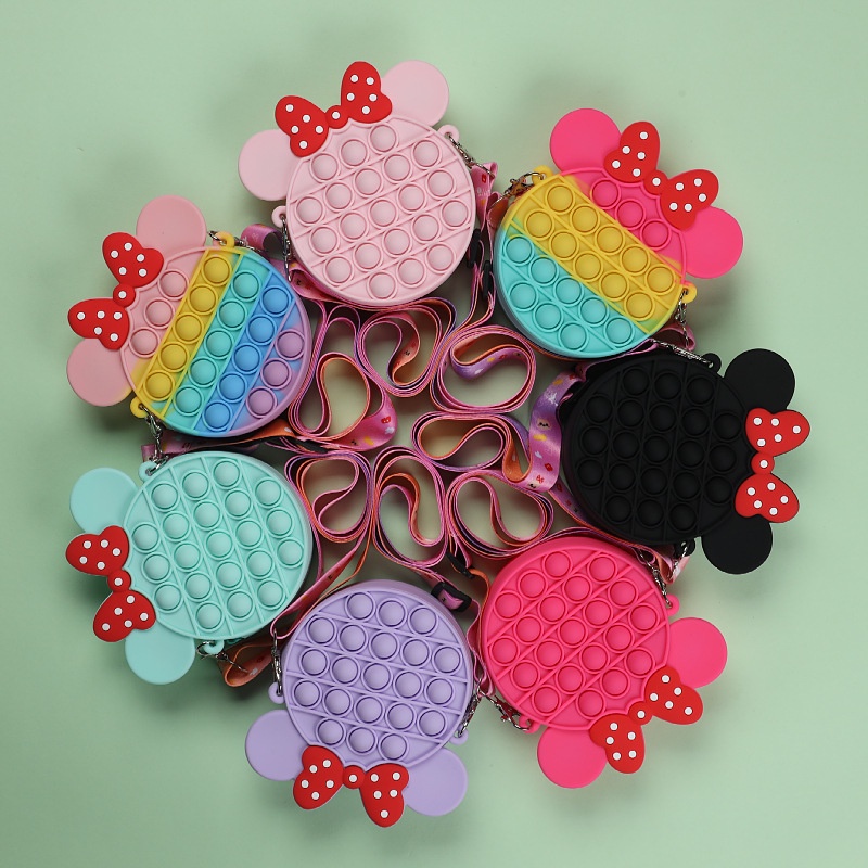 Túi đựng tiền xu hình chuột Minnie bằng silicon kích thước 13.5*10.5cm