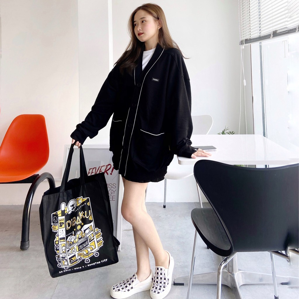 Áo nút Cardigan D'BAKU Logo (Có viền) -  Tặng kèm túi Tote