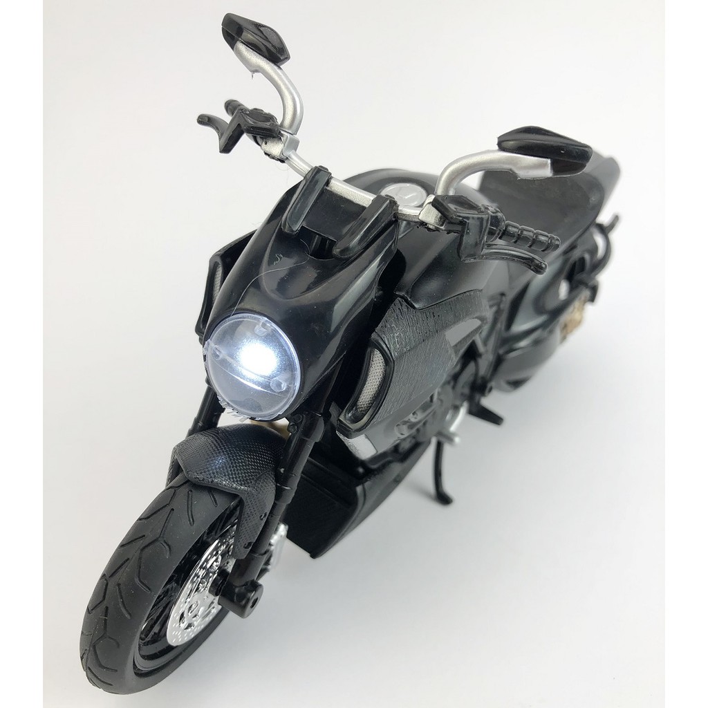Xe mô hình moto Ducati Diavel Carbon tỉ lệ 1:12, có đèn và âm thanh