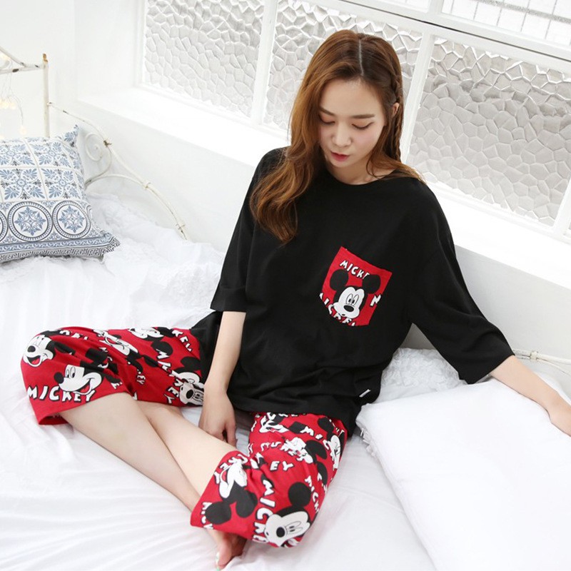 Bộ đồ ngủ gồm áo tay lửng in hình chuột Mickey dễ thương + quần lửng