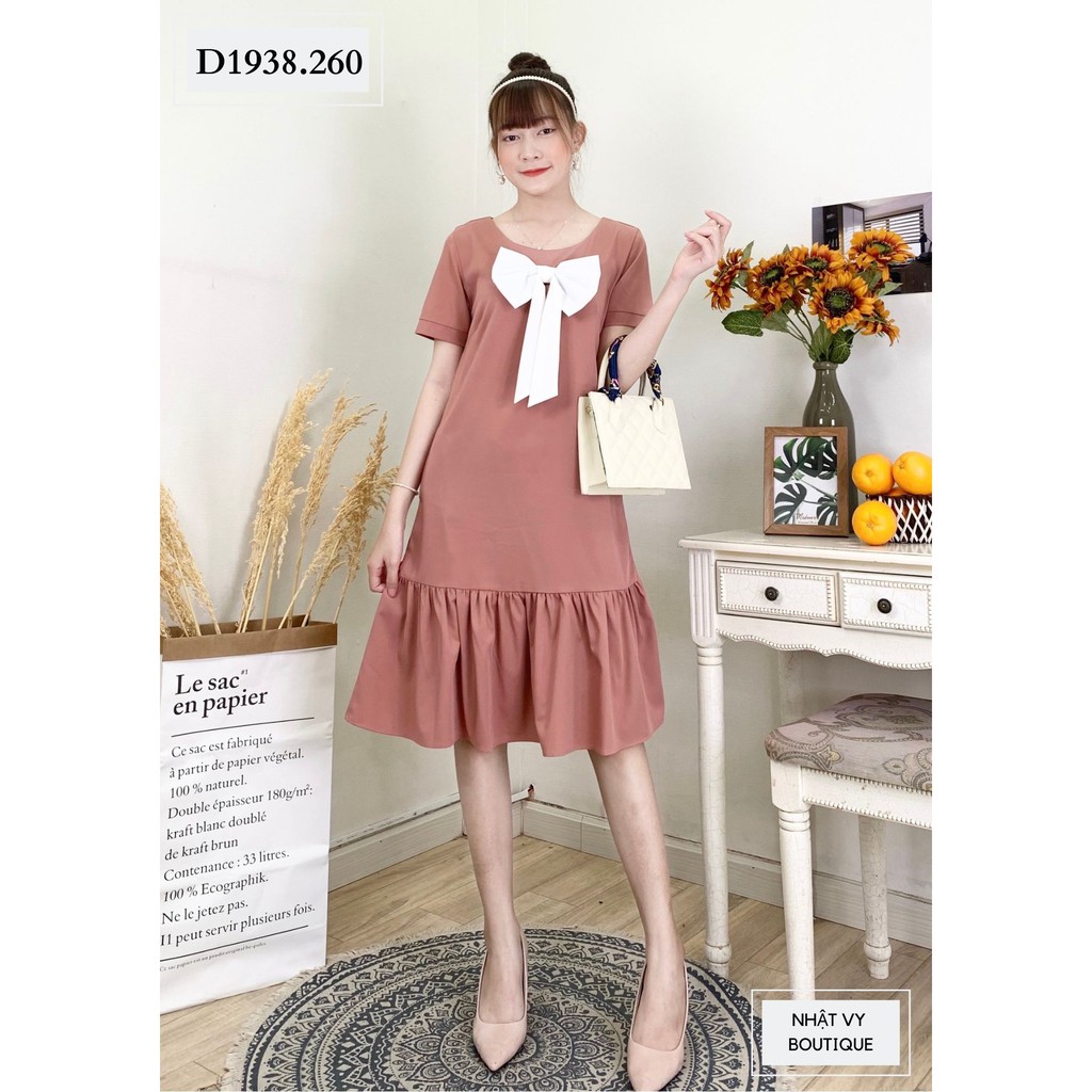 Đầm Suông Công Sở NHẬT VY Cổ Tròn Đính Nơ Chất Cotton Ý Đuôi Cá Màu Xanh, Hồng, Đen - D1938