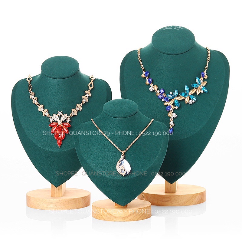 Cổ trưng dây chuyền đế gỗ sang trọng