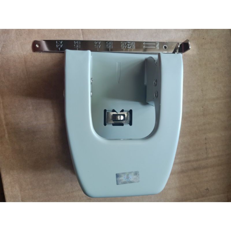 Bấm 2 lỗ  9780 chính hãng bấm được 30 tờ