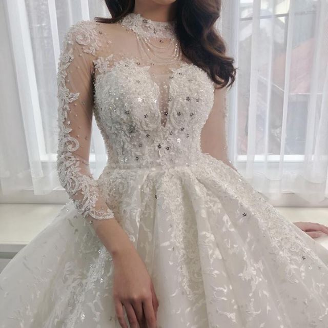 Váy cưới đính đá
