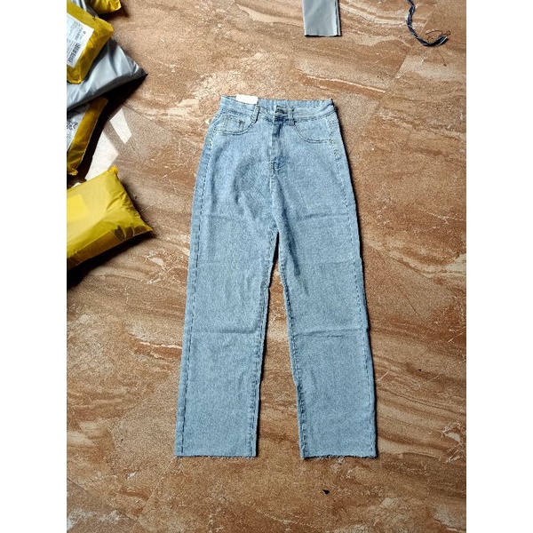 Quần jean nữ ống đứng trơn tua gấu