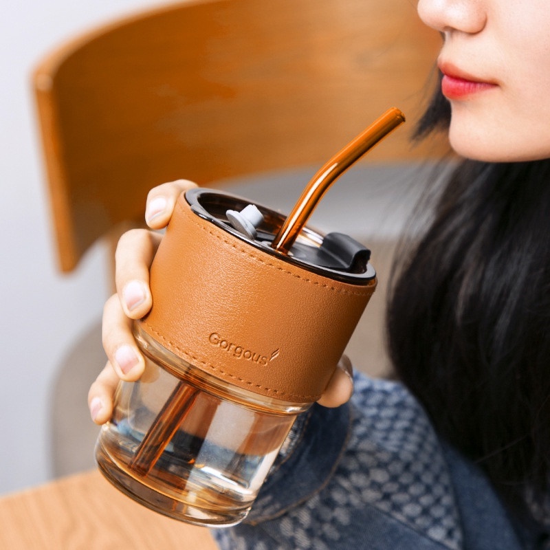 Ly, cốc thủy tinh đựng nước có ống hút và bao da chịu nhiệt 450ml xinh xắn