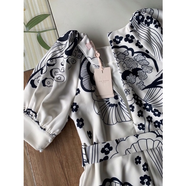 Đầm Ted baker  hoa văn rất đẹp 🍀🍀🍀
