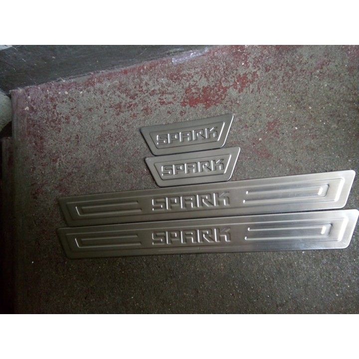 ốp bậc trong ngoài spark 2013 -2018