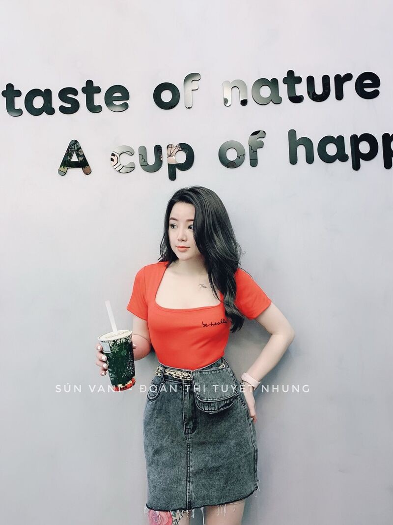  Áo phông thêu chữ zip cổ vuông nhiều màu | BigBuy360 - bigbuy360.vn