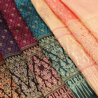 Vải thêu hoa văn dân tộc kích thước 100x100cm