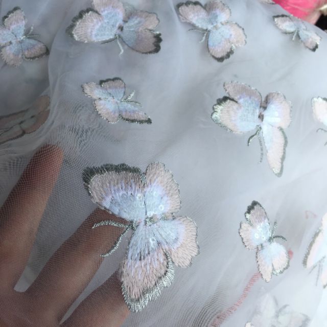 Voan kính thêu + lưới thêu.