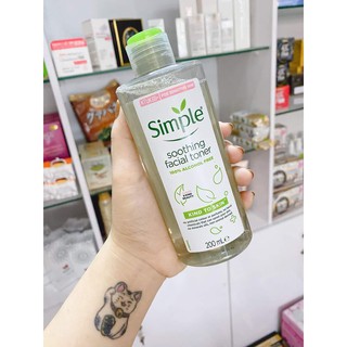 Nước hoa hồng Simple Soothing Facial Toner 200ml