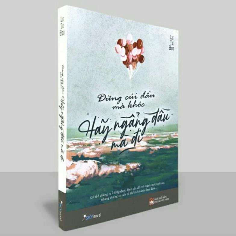 Sách Đừng Cúi Đầu Mà Khóc, Hãy Ngẩng Đầu Mà Đi - Lư Tư Hạo - AZVietNam
