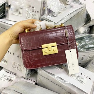 Túi chữ C vân rắn đinh sườn size 18