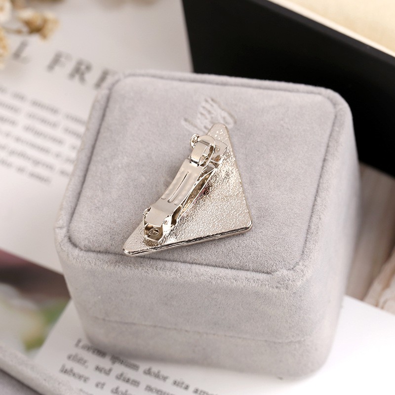 Ghim Cài Áo Kim Loại Hình Tam Giác Ngược Hàng Mới Phong Cách Âu Mỹ Mặc Thường Ngày