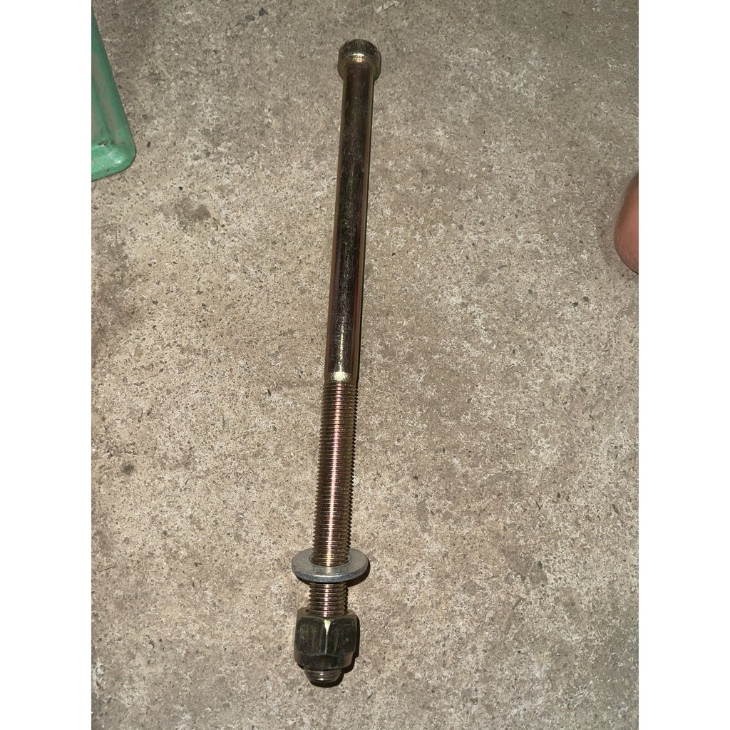 Sản phẩm gia đình làm: Bu lông sang ran 14 dài 26cm vàng