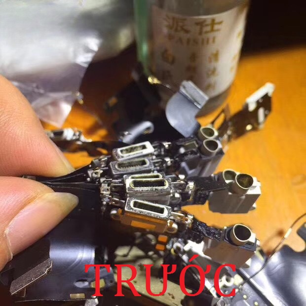 Dung dịch vệ sinh chân sạc, lỗ tai nghe