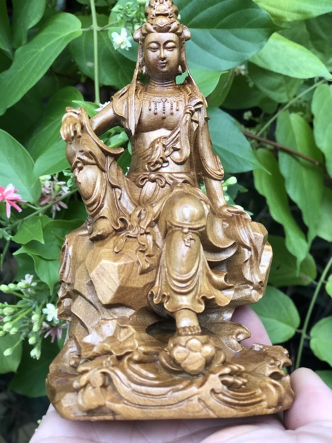 Tượng gỗ Bồ Tát Tự Tại