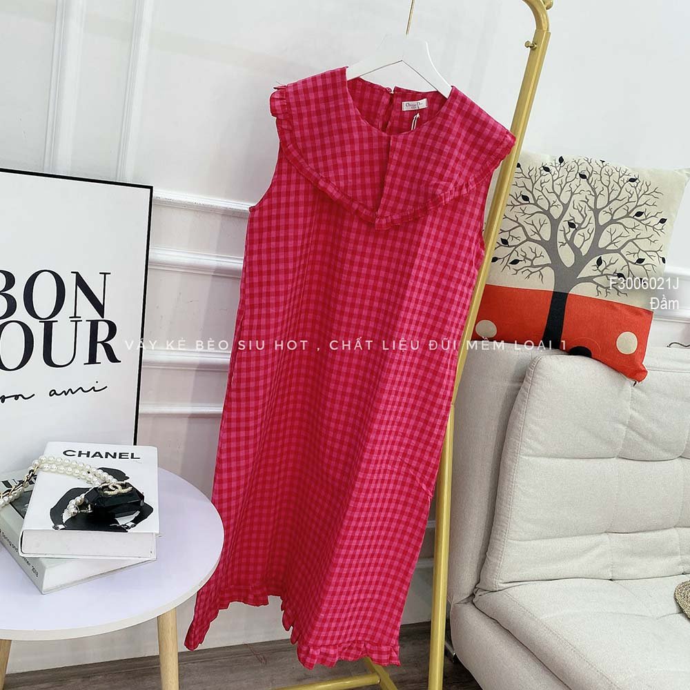 Đầm suông đũi kẻ caro hồng phối cổ bèo sát nách!